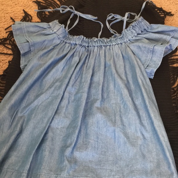 LOFT Denim Off the Shoulder Top. NWT. SIZE MP CUTE - Picture 4 of 7